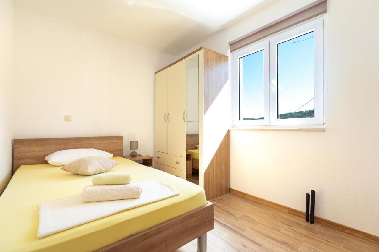 Holiday Home Lydia Слатине Екстер'єр фото