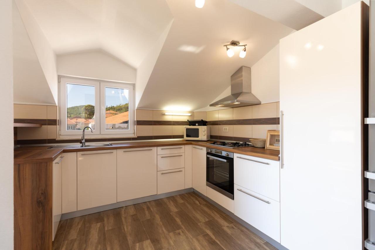 Holiday Home Lydia Слатине Екстер'єр фото