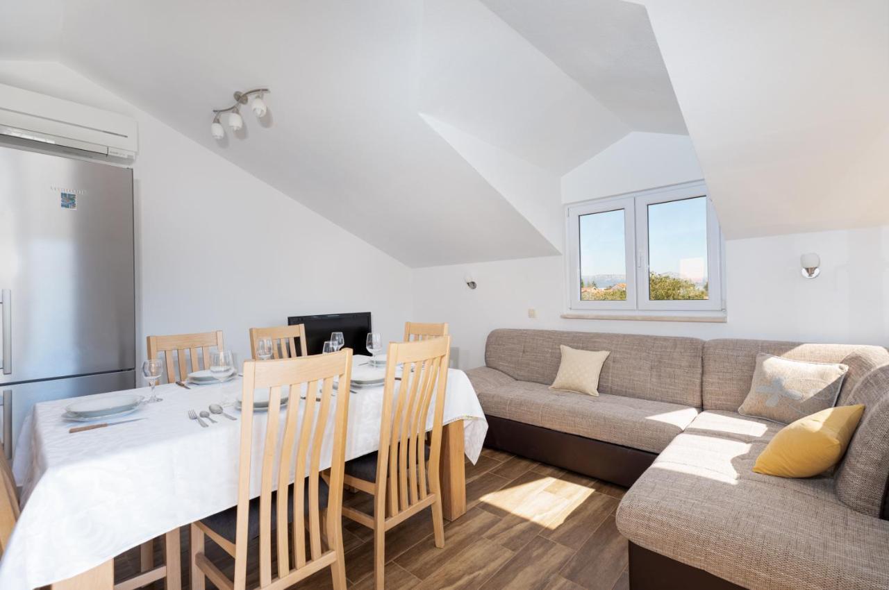 Holiday Home Lydia Слатине Екстер'єр фото