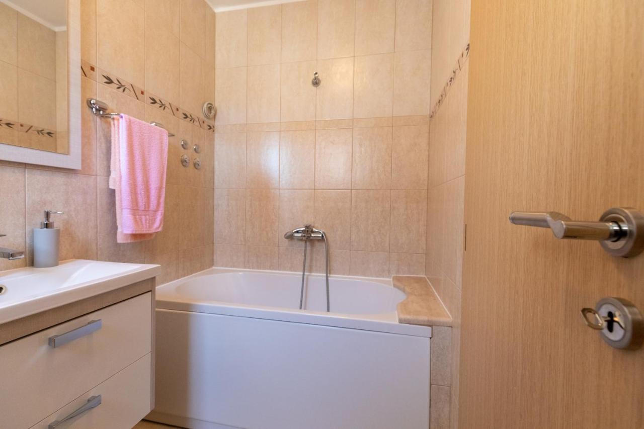 Holiday Home Lydia Слатине Екстер'єр фото
